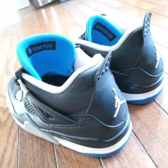 🚫SOLD🚫 Air Jordan 4 Retro - Picture 4 of 8